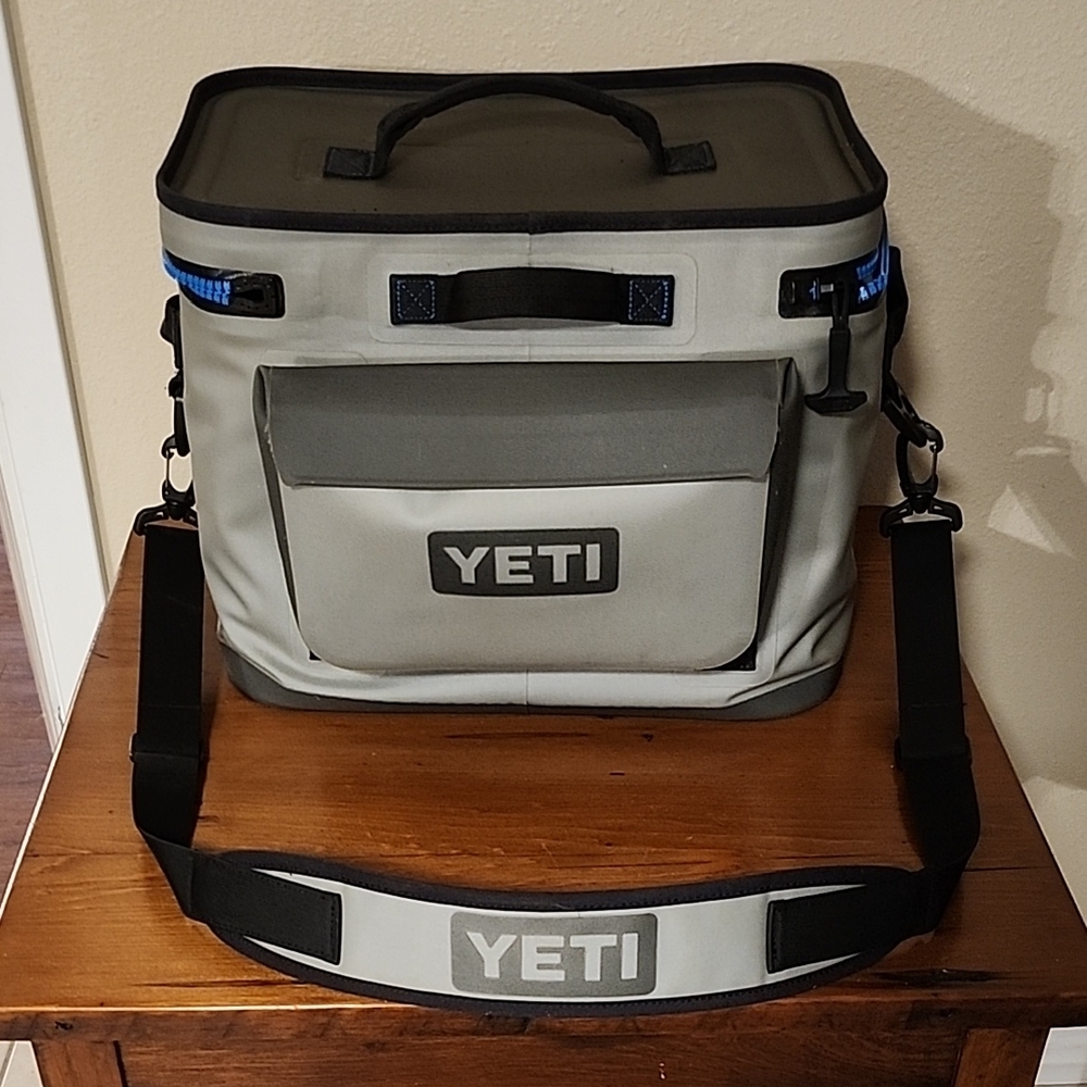 Like New YETI Hopper Flip 18 Gray and Black Soft Cooler with Strap & everything